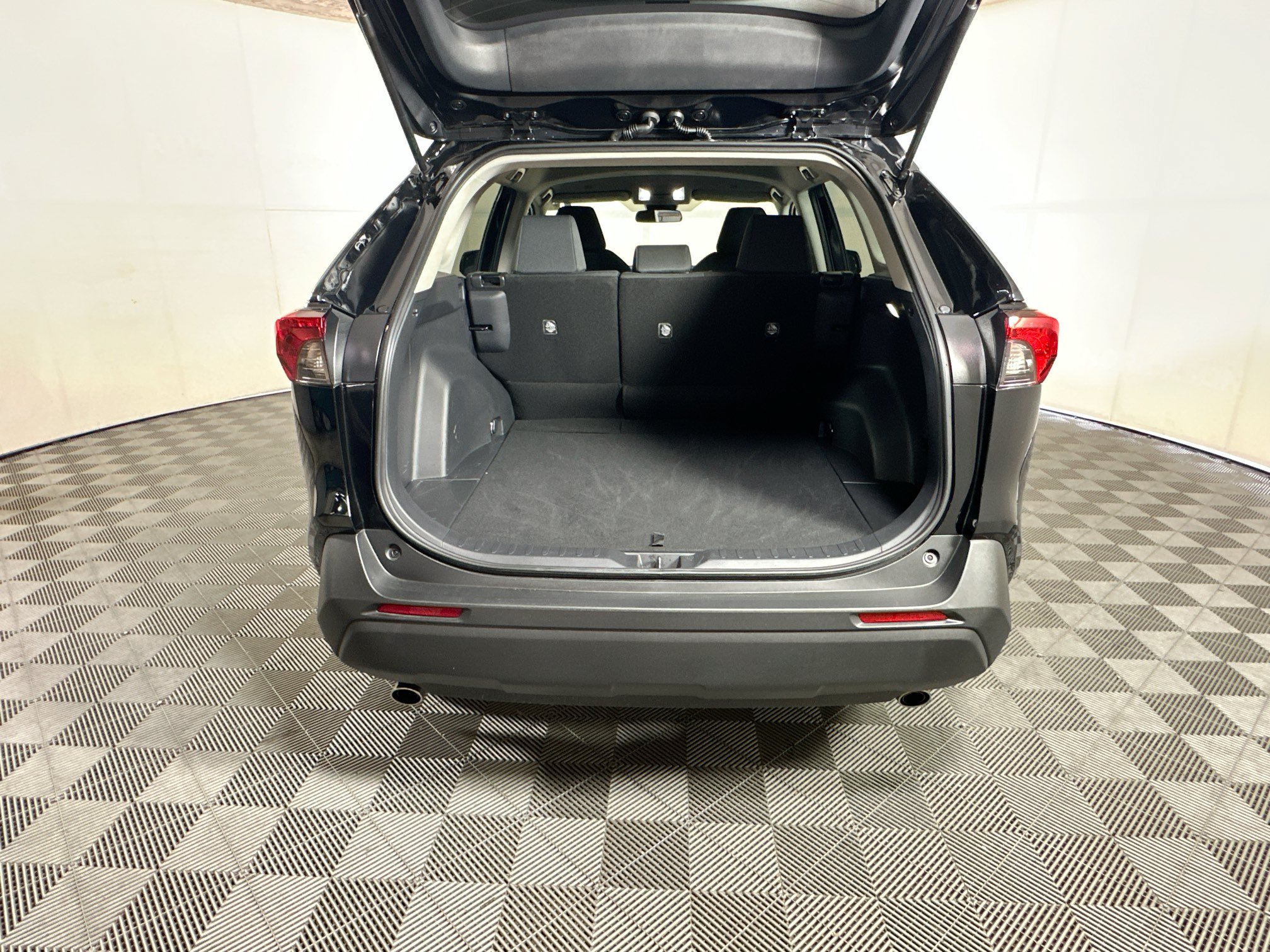 Certified 2025 Toyota RAV4 LE FWD image 30