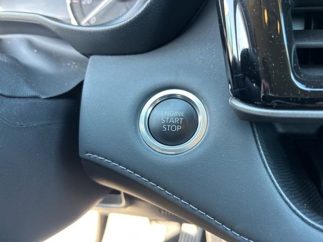 Used 2025 Toyota Highlander XLE image 30