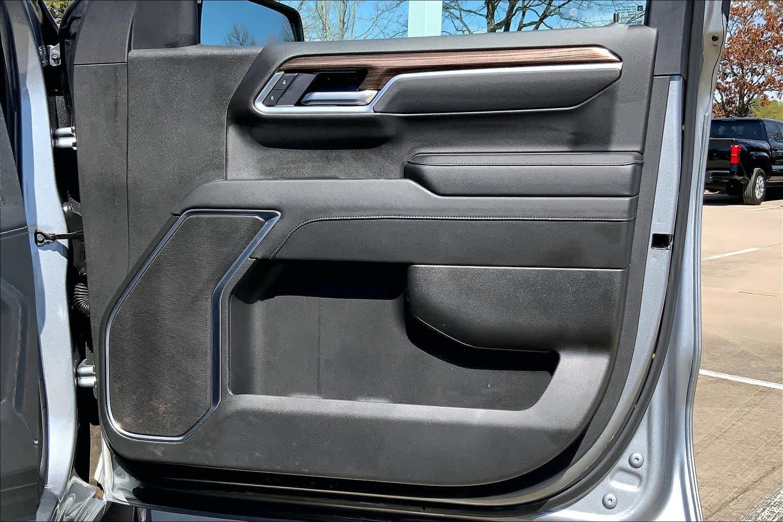 Used 2025 Chevrolet Silverado 1500 LT AWD/4WD image 39