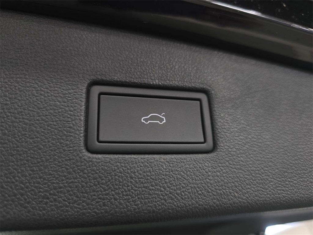 Used 2024 Volkswagen Tiguan SE R-Line image 30