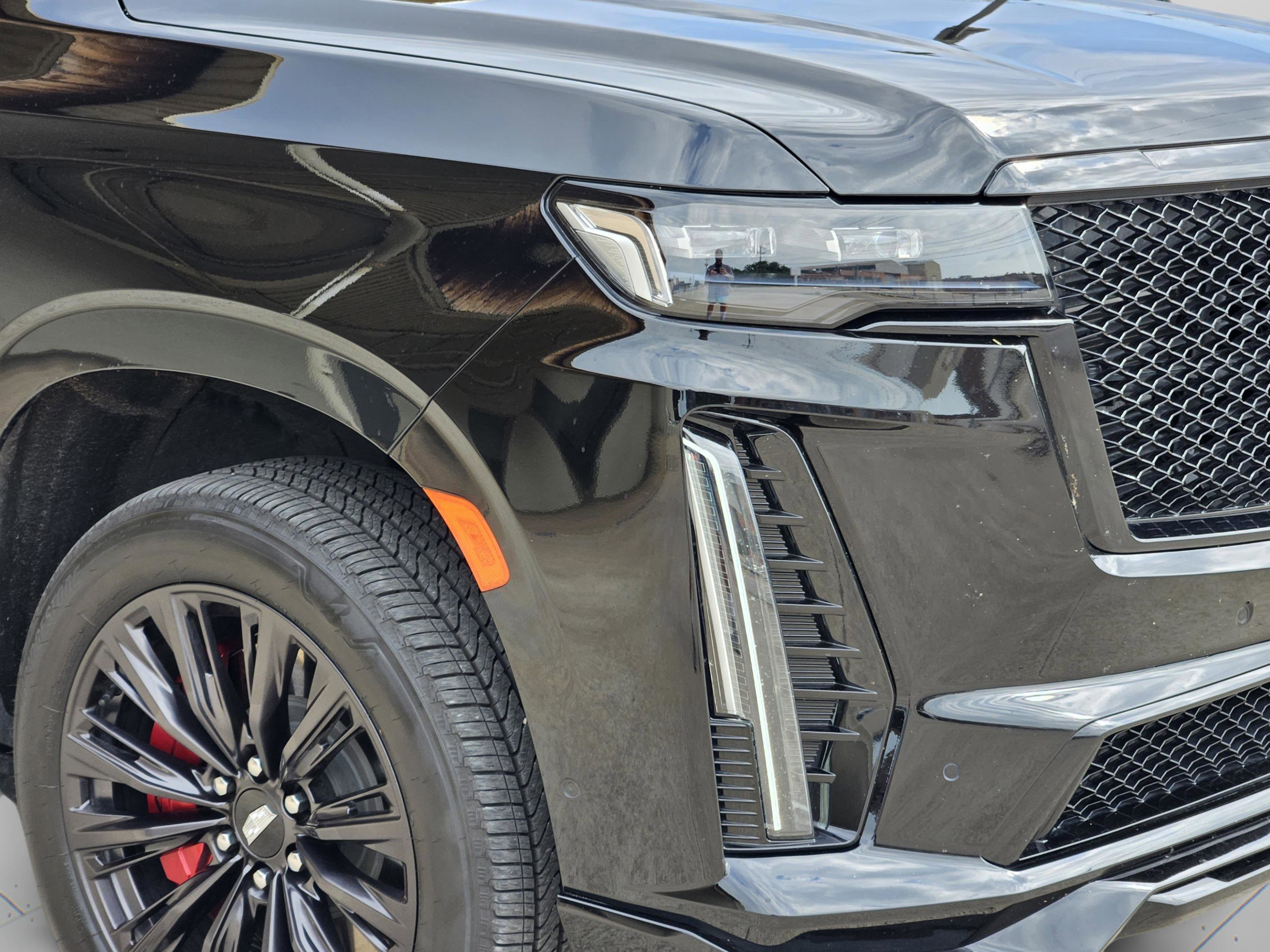 Used 2024 Cadillac Escalade V w/ LPO, ONYX Package AWD/4WD image 32