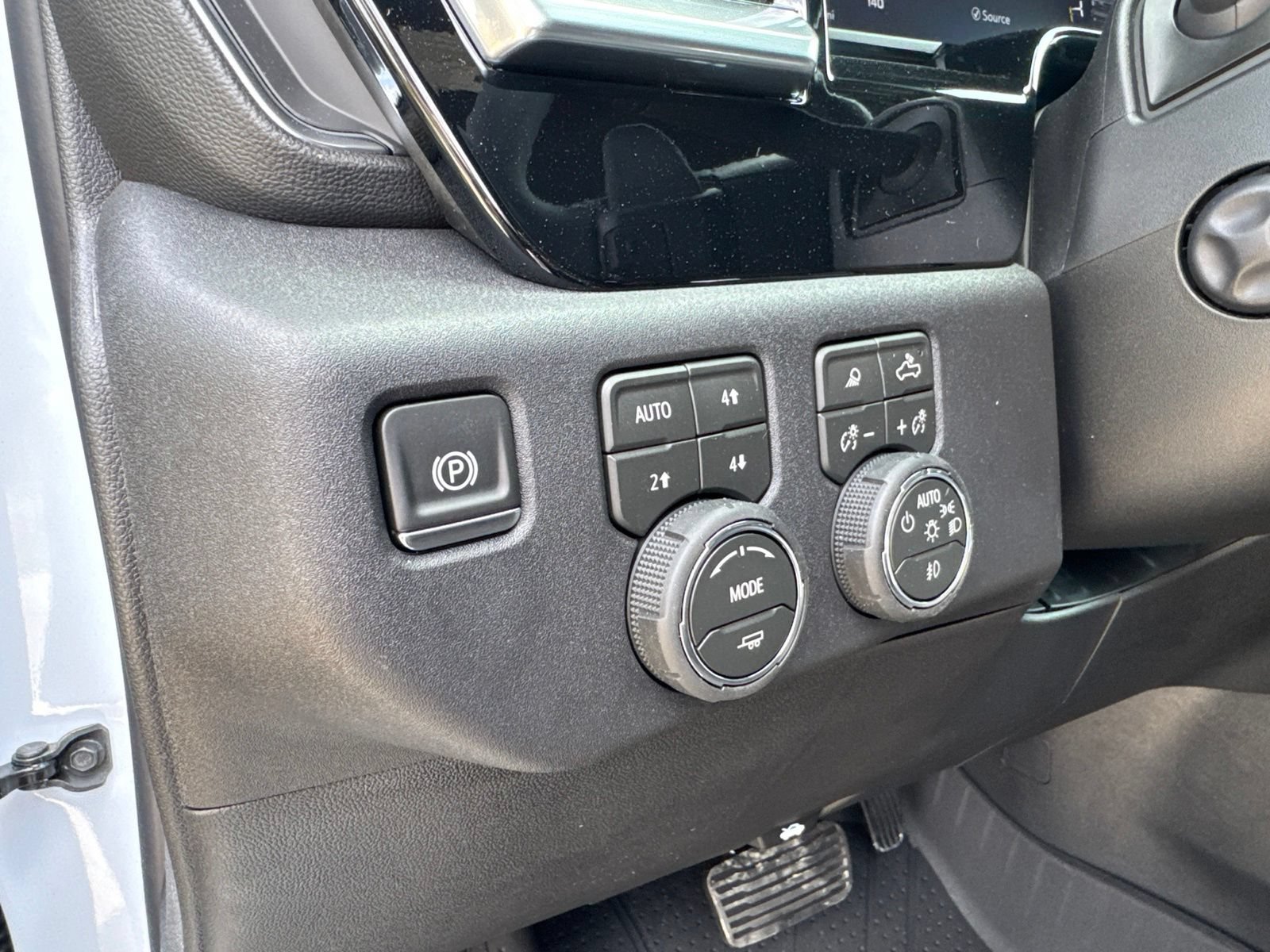 New 2026 Chevrolet Silverado 1500 High Country w/ High Country Premium Package AWD/4WD image 20