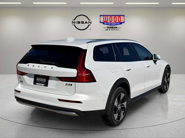 Used 2025 Volvo V60 B5 Cross Country Plus image 7