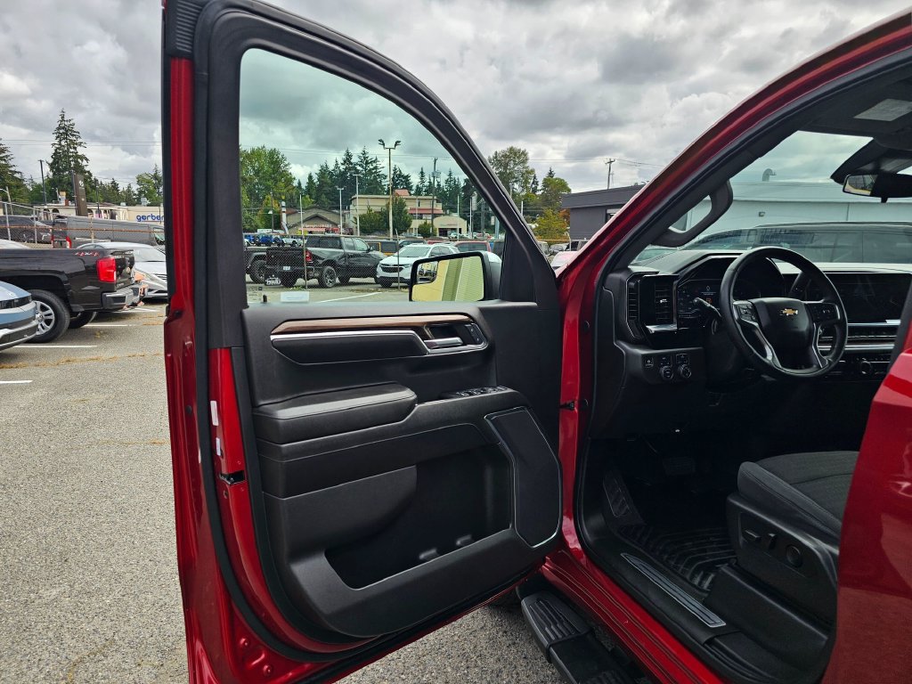 Used 2024 Chevrolet Silverado 1500 LT AWD/4WD image 17