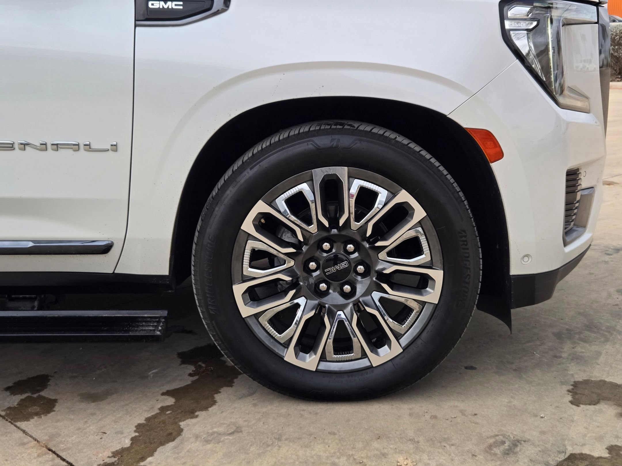 Used 2023 GMC Yukon XL Denali Ultimate image 34