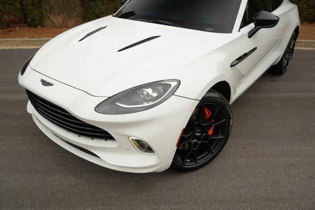 Used 2022 Aston Martin DBX image 2