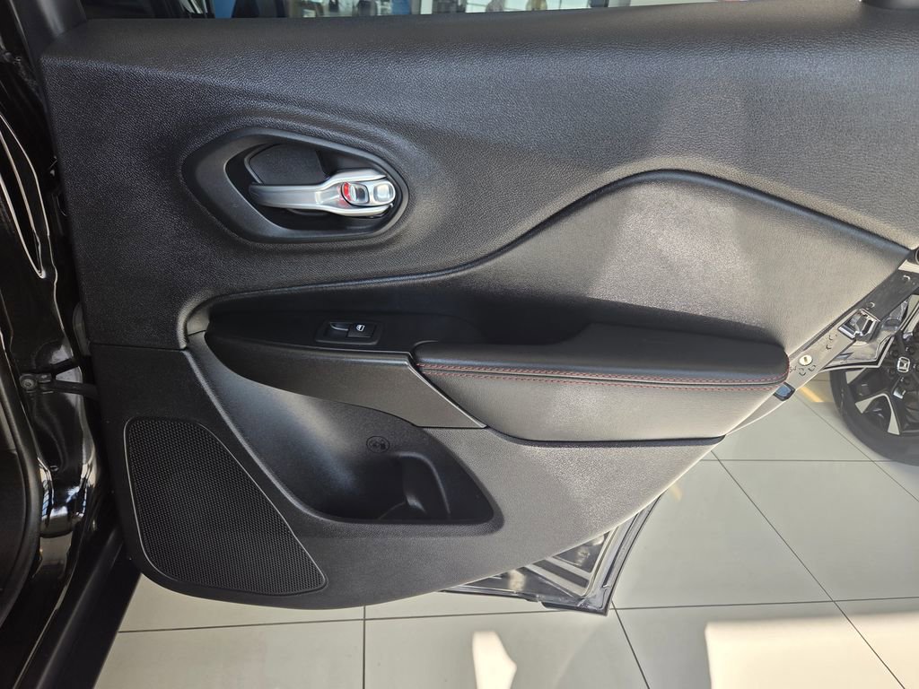 Used 2019 Jeep Cherokee Trailhawk w/ Comfort & Convenience Group image 26