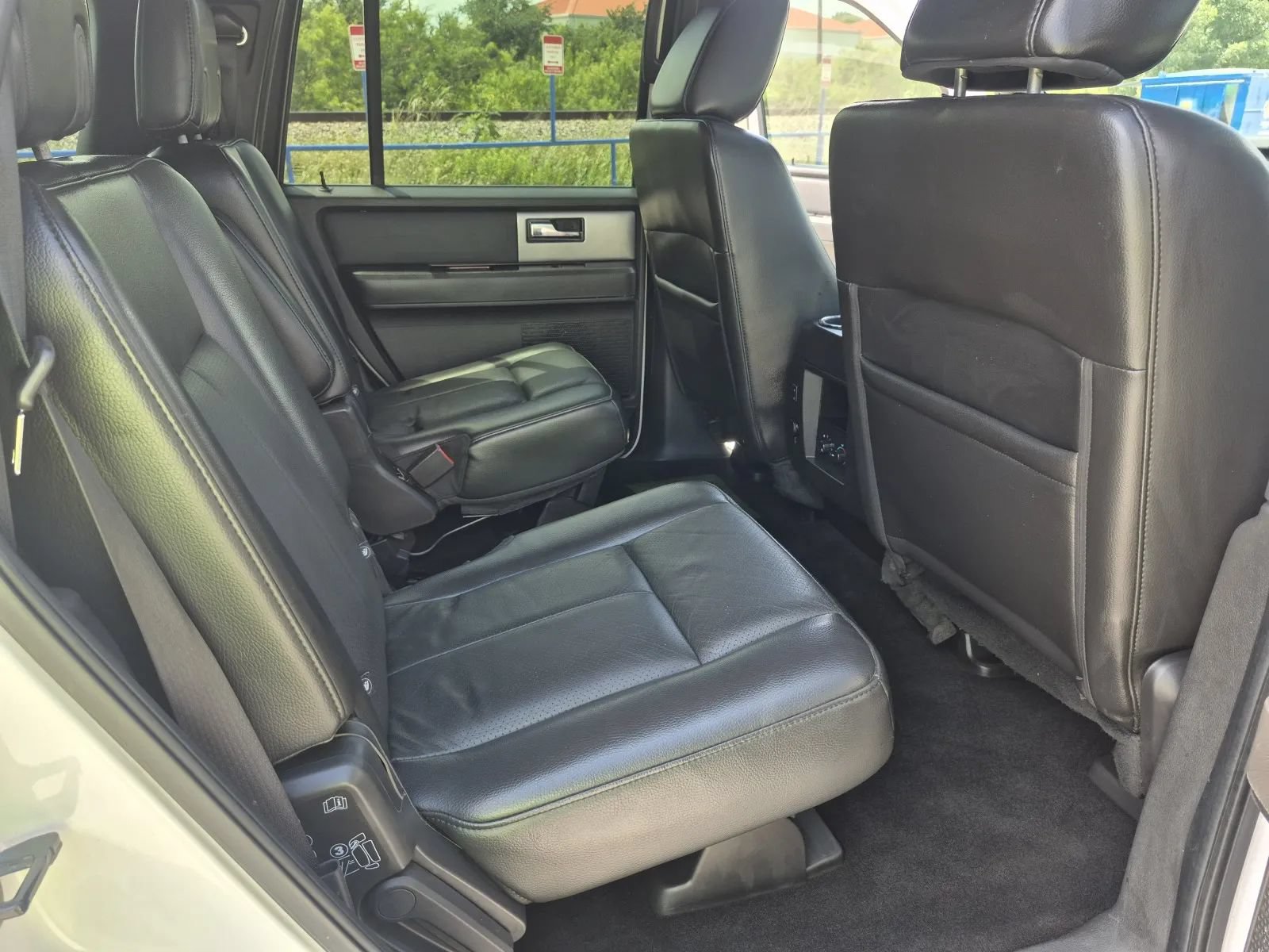 Used 2010 Ford Expedition Limited RWD image 21