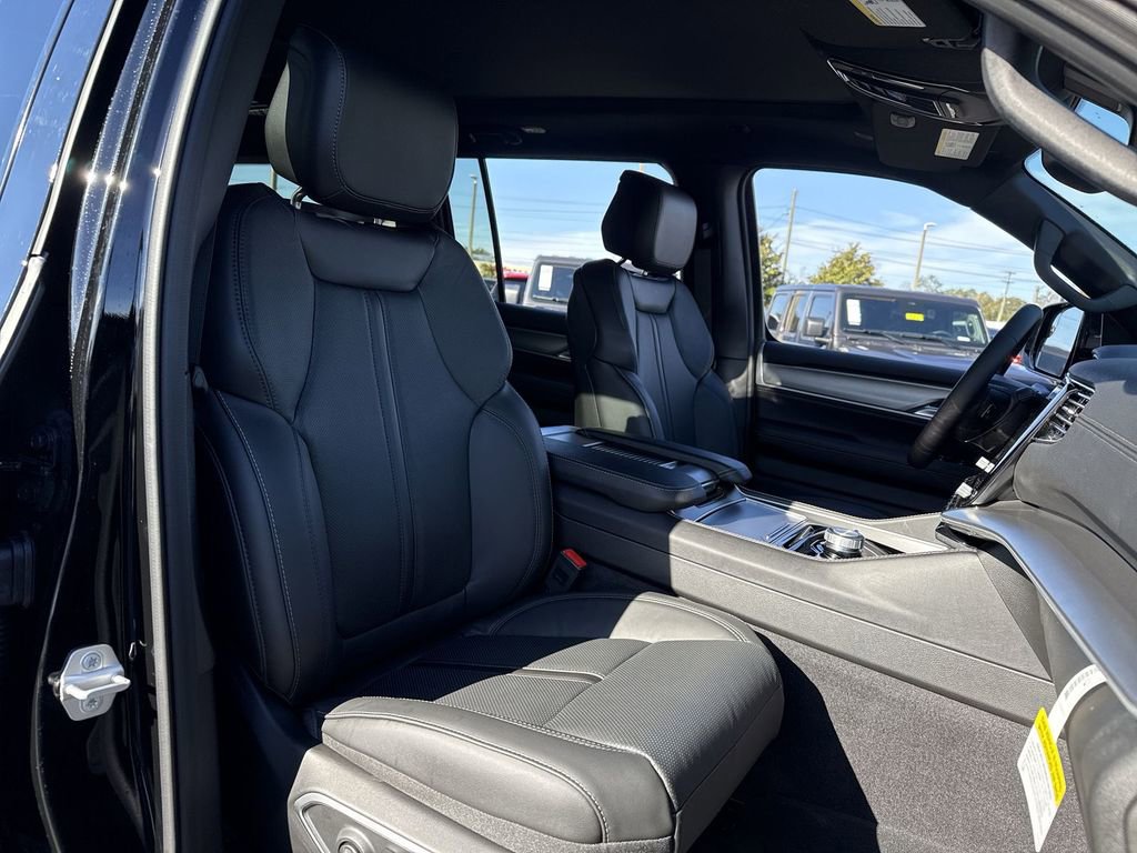 New 2026 Jeep Grand Wagoneer L 4WD w/ Premium Group I image 28