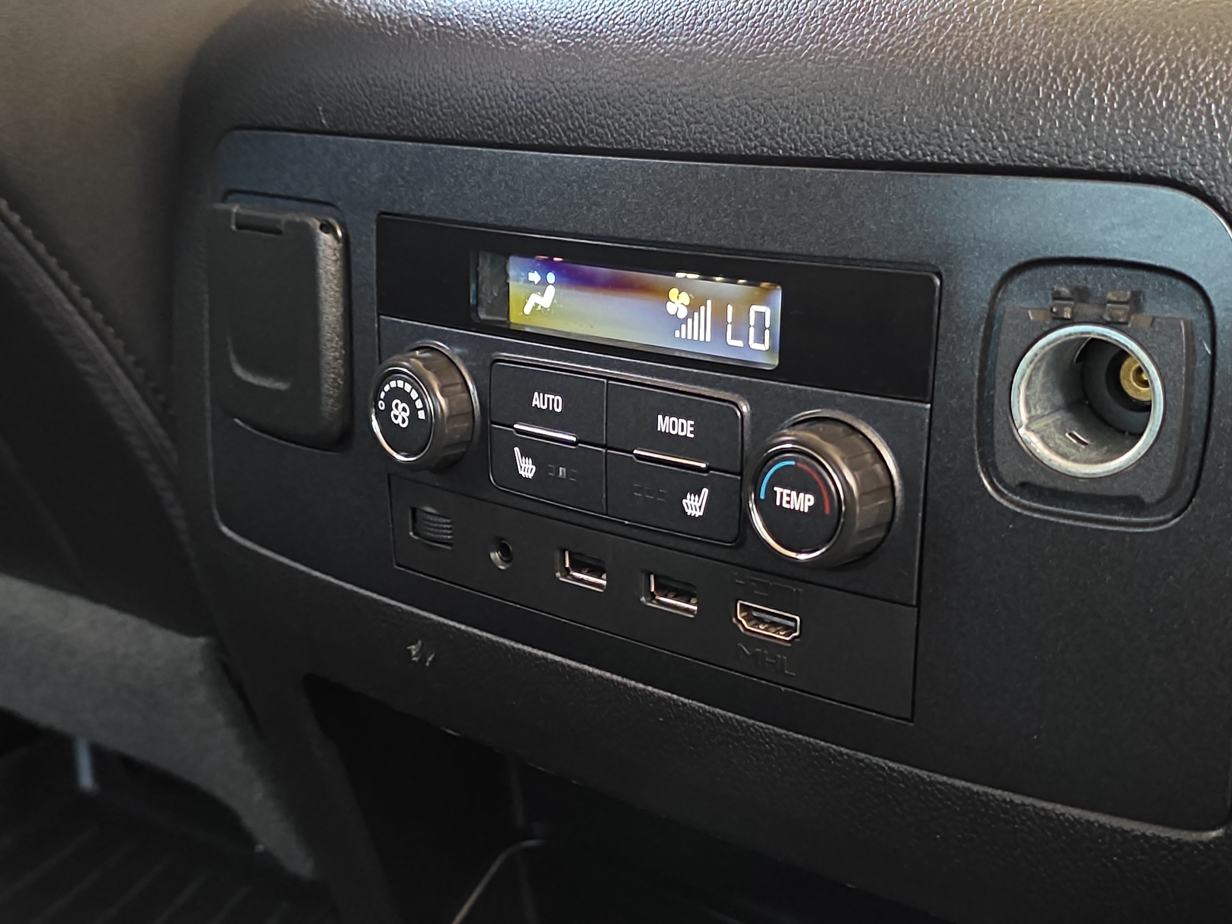 Used 2018 GMC Yukon Denali w/ Open Road Package AWD/4WD image 32