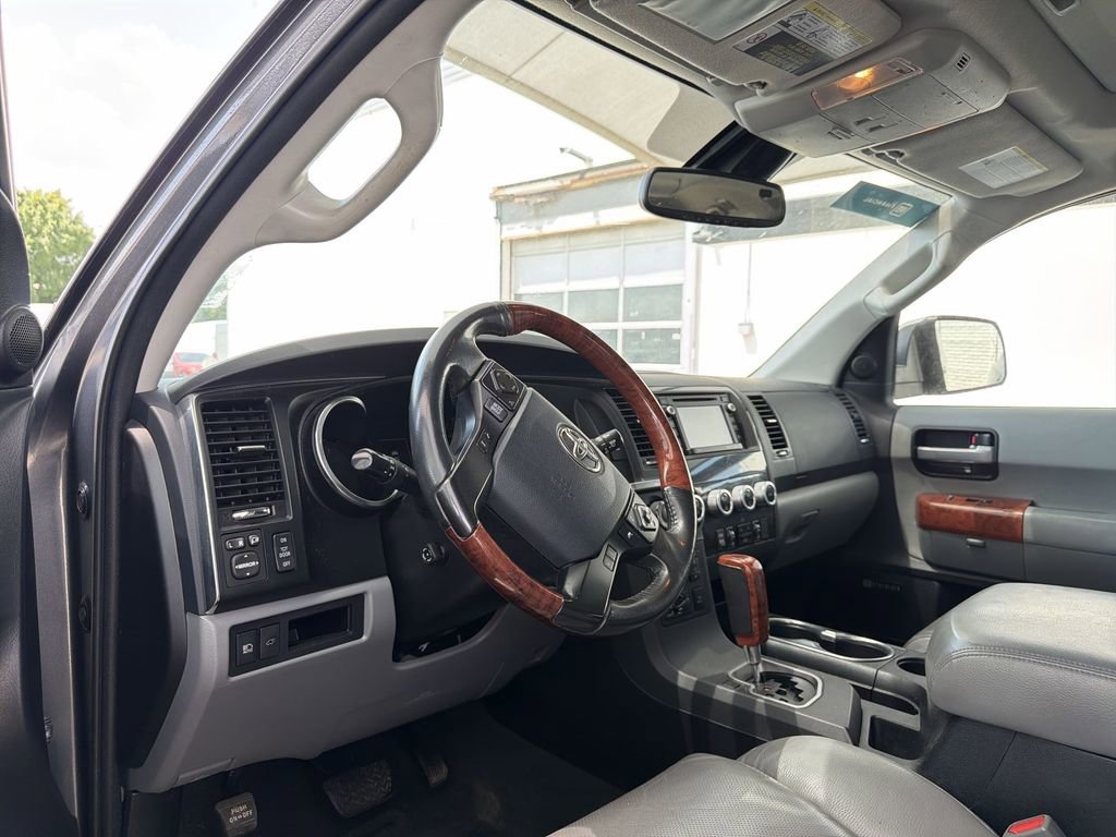 Used 2019 Toyota Sequoia Platinum AWD/4WD image 7