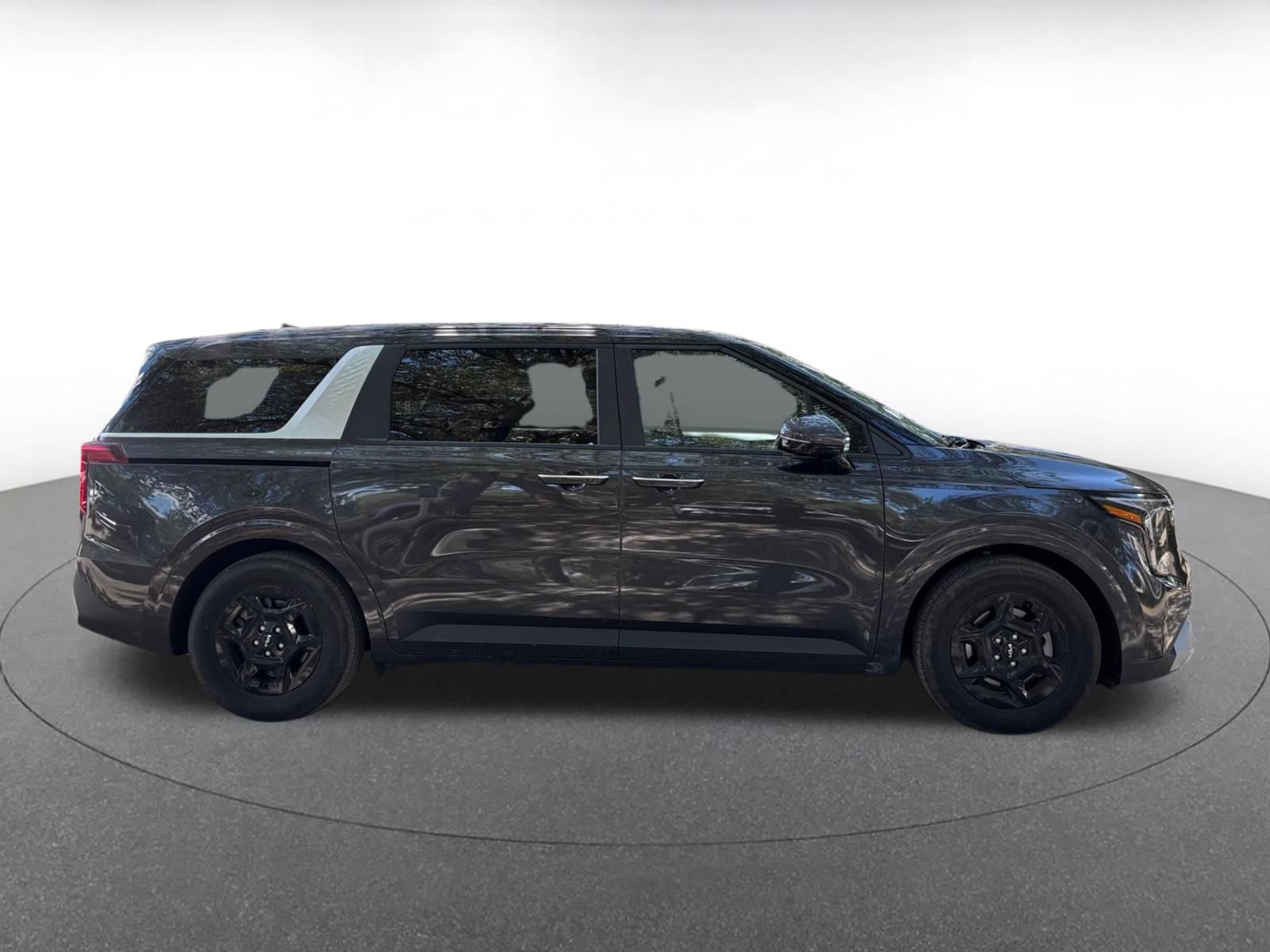 Used 2026 Kia Carnival FWD image 8