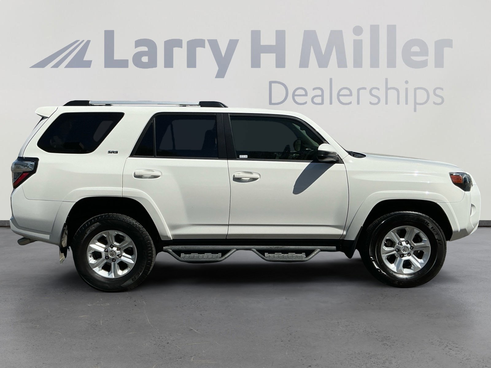 Used 2020 Toyota 4Runner SR5 AWD/4WD image 6