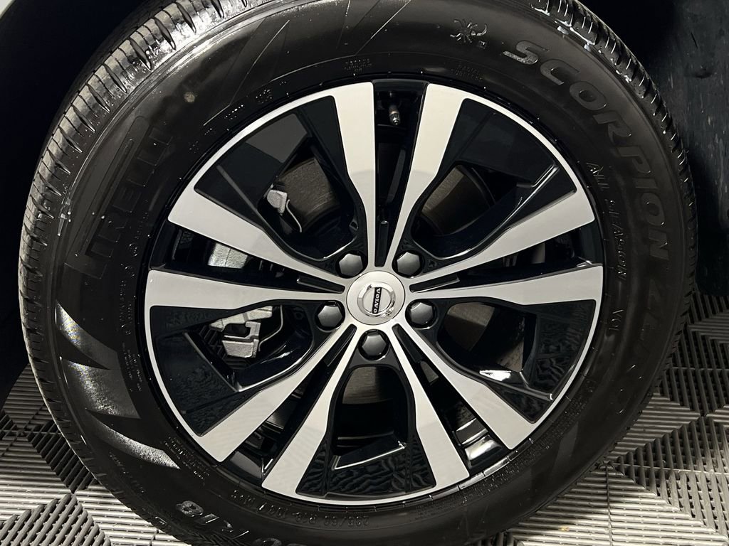 Certified 2025 Volvo XC60 B5 Core w/ Climate Package image 18