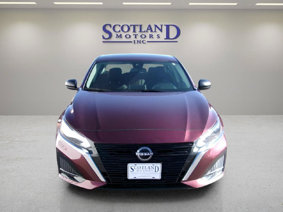 Used 2025 Nissan Altima 2.5 SV FWD image 3