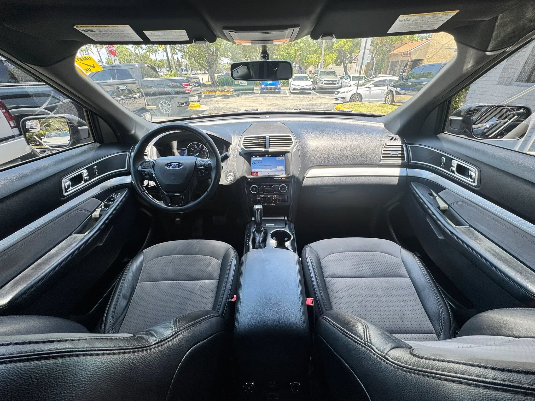 Used 2017 Ford Explorer XLT w/ Equipment Group 202A FWD image 10