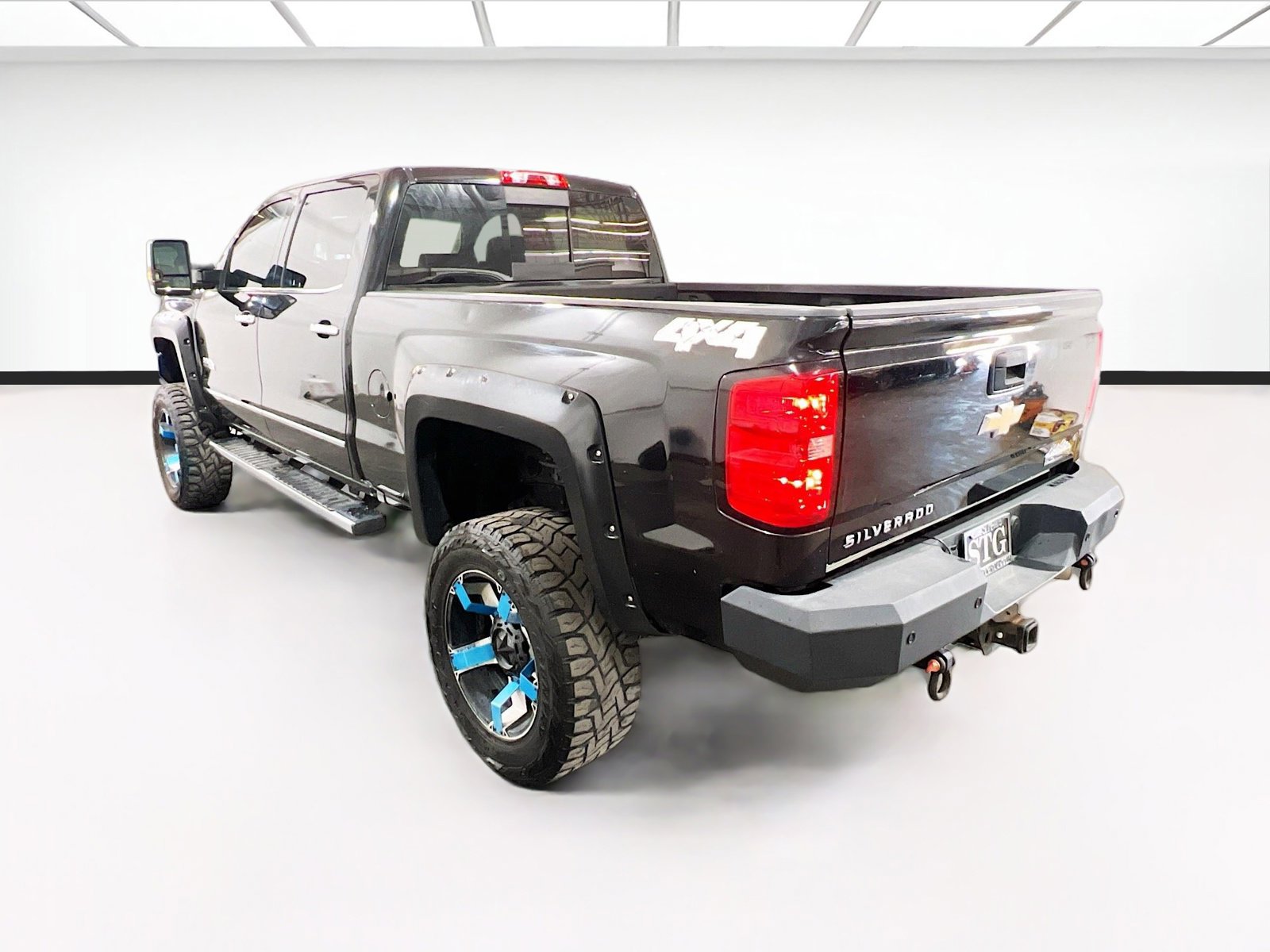 Used 2016 Chevrolet Silverado 2500 High Country w/ Duramax Plus Package AWD/4WD image 6