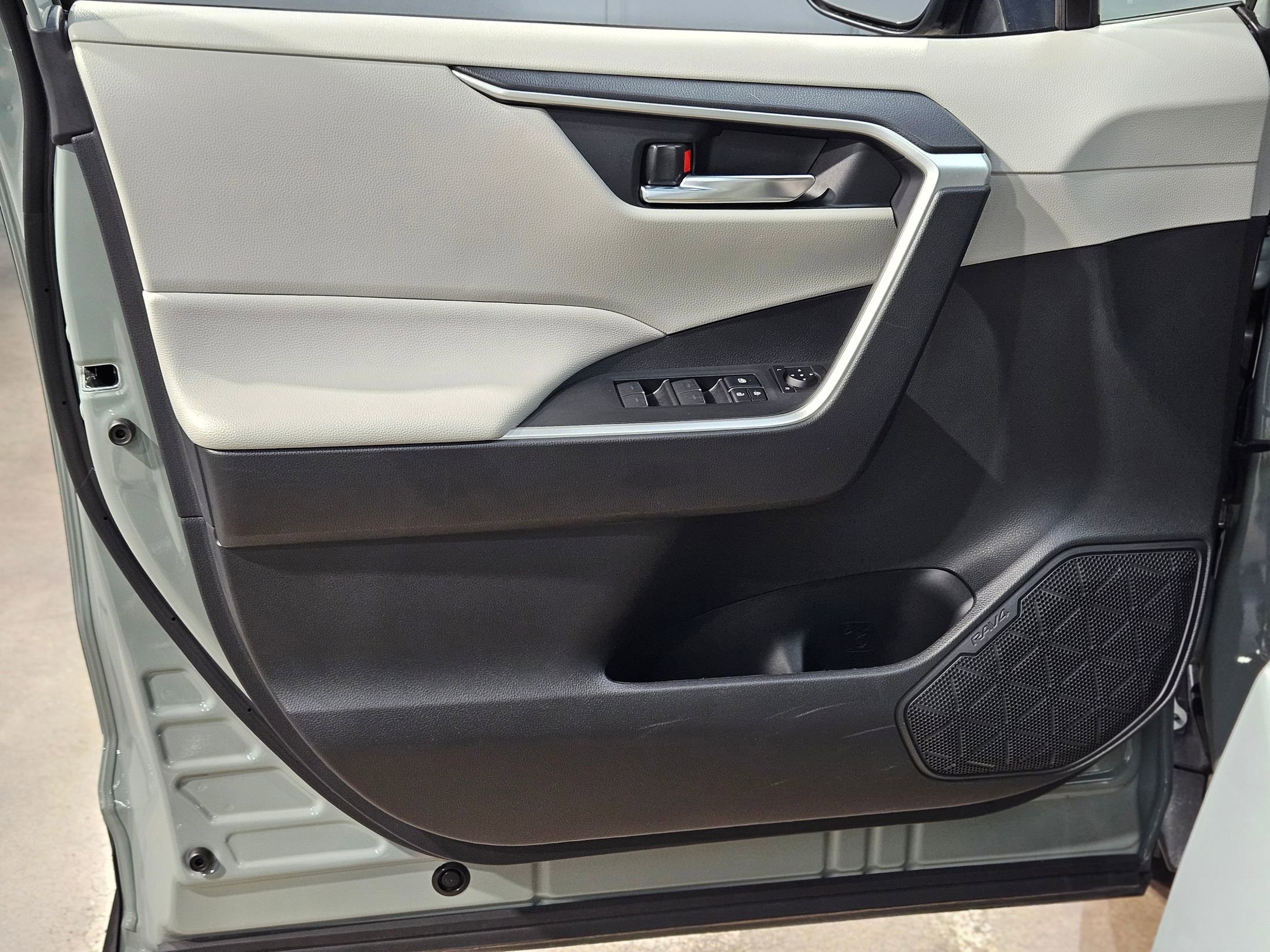 Used 2023 Toyota RAV4 XLE image 20