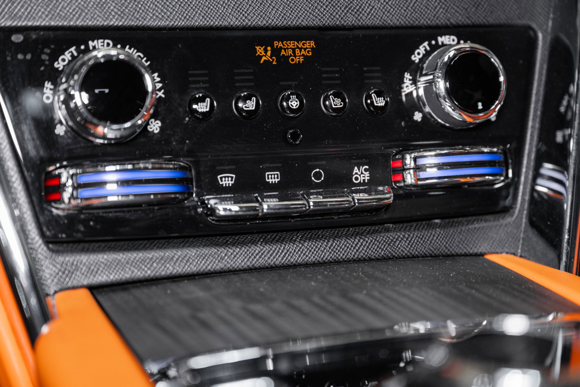 Used 2022 Rolls-Royce Cullinan w/ Dark Exterior Package image 49