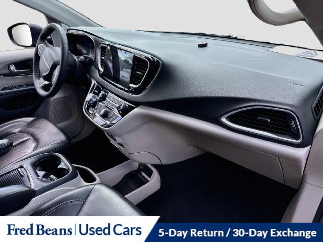 Used 2023 Chrysler Pacifica Touring-L FWD image 35