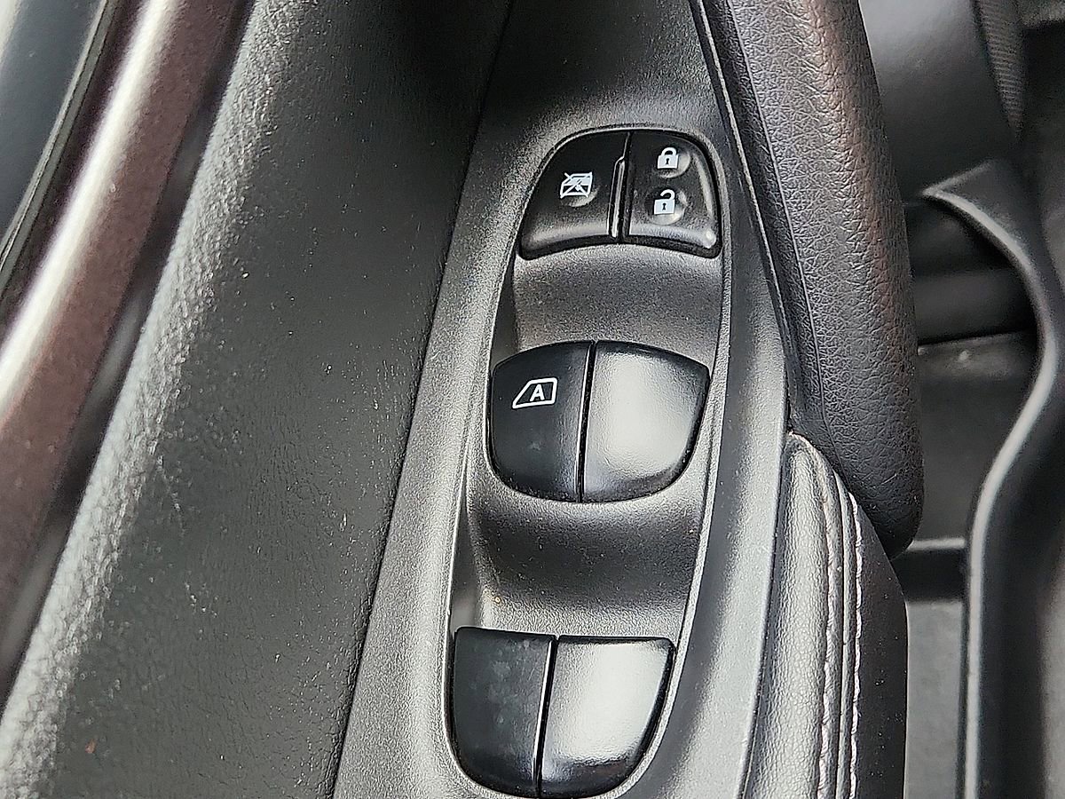 Used 2017 Nissan Rogue Sport S FWD image 9