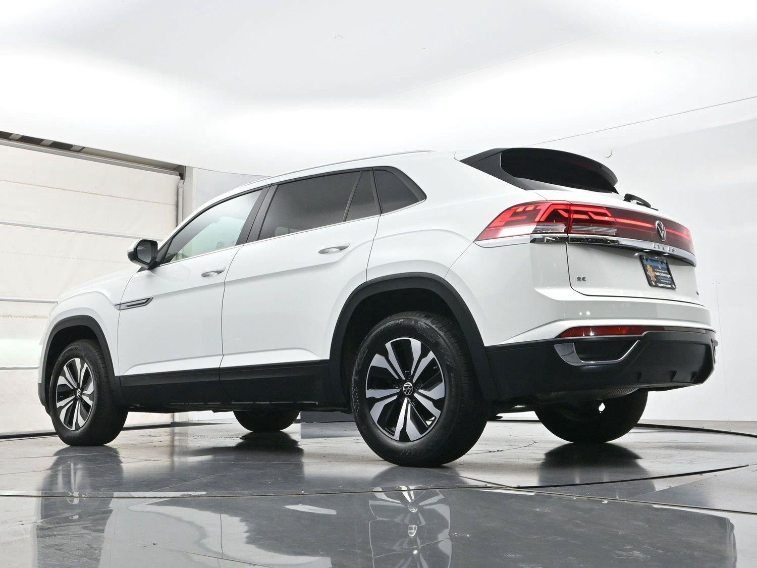 Used 2024 Volkswagen Atlas Cross Sport SE AWD/4WD image 35