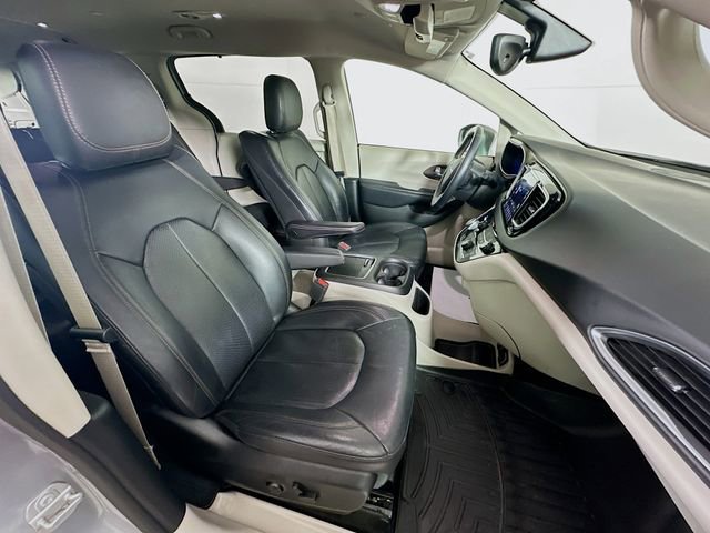 Used 2018 Chrysler Pacifica Touring-L Plus w/ Tire & Wheel Group image 31