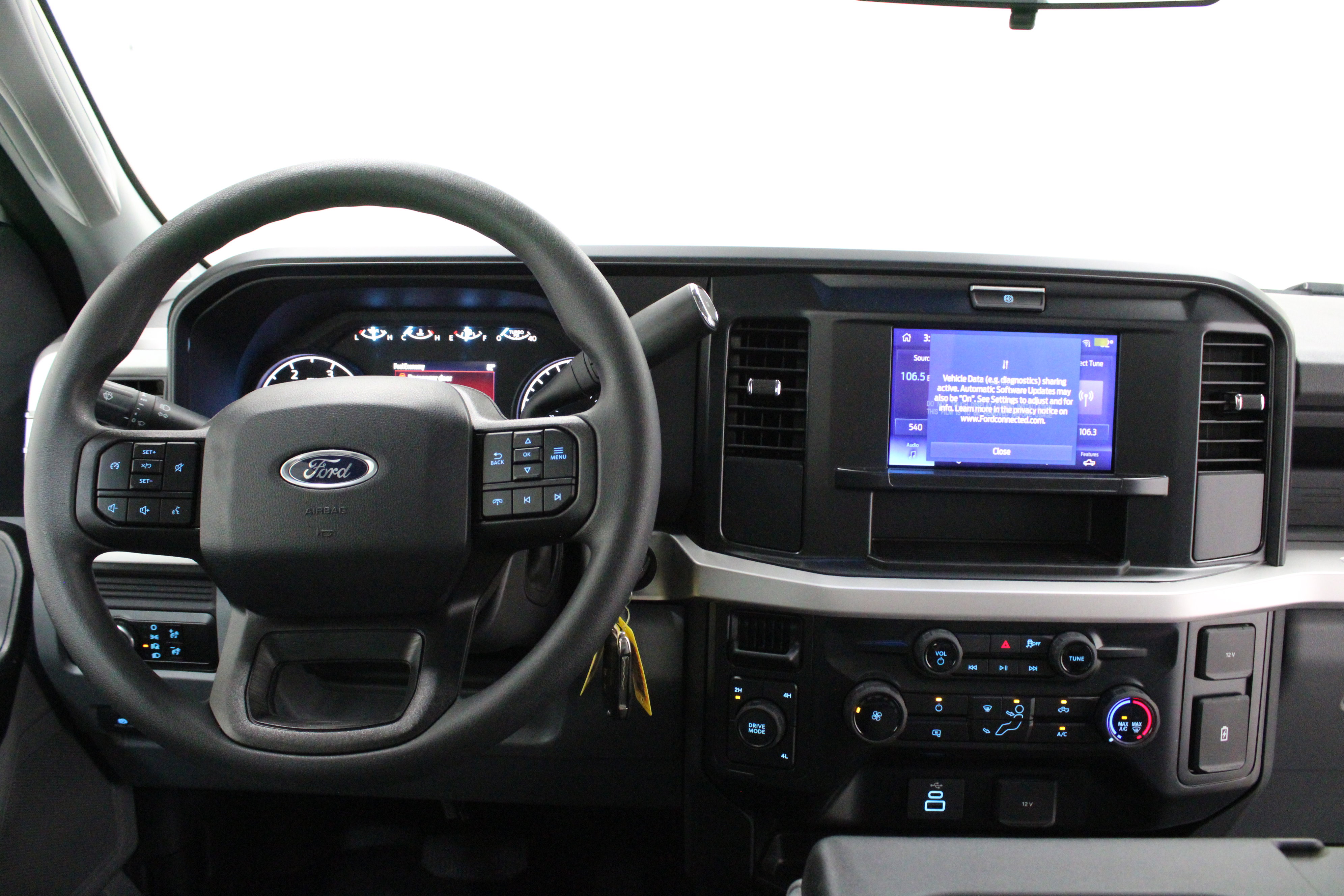 Used 2025 Ford F250 XLT w/ F-250 >10K GVWR Package image 13