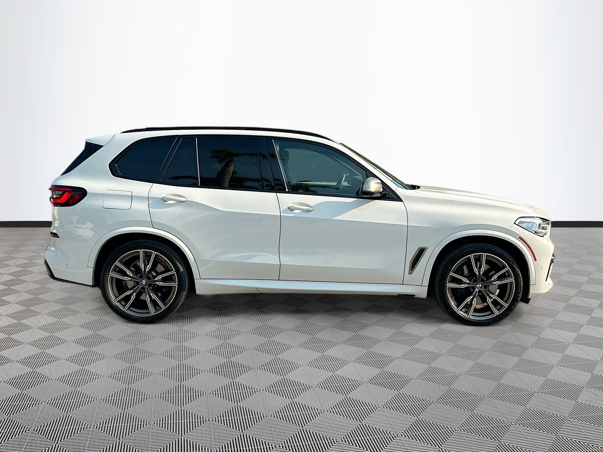 Used 2020 BMW X5 M50i w/ Executive Package image 8