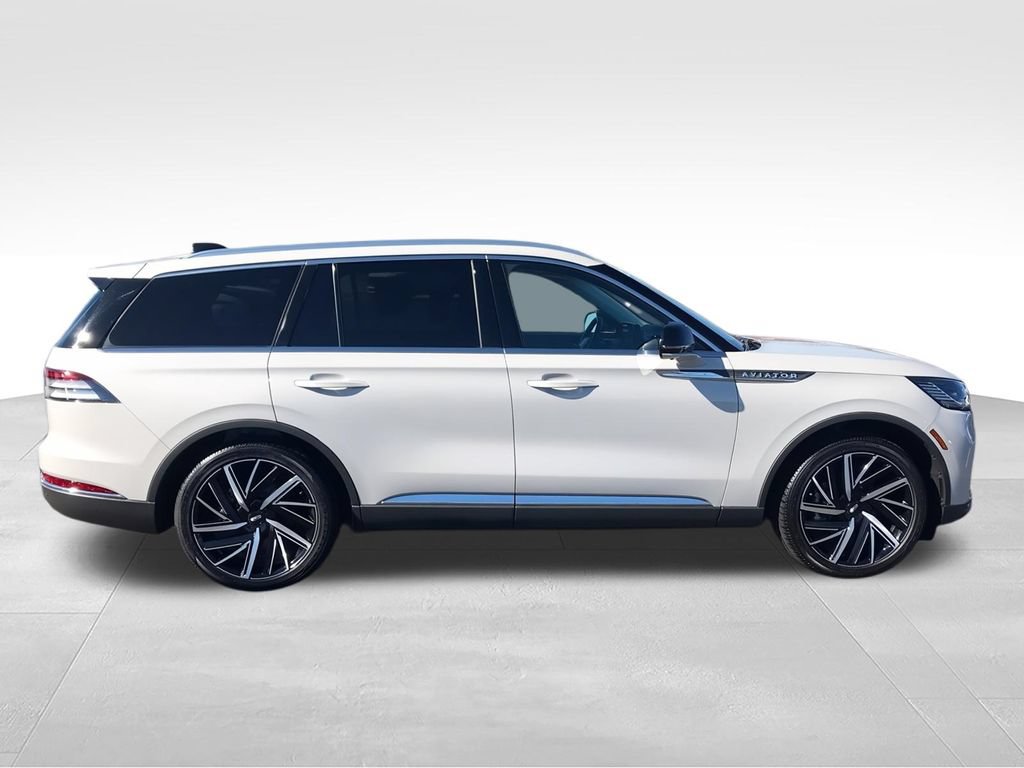 Used 2025 Lincoln Aviator Reserve w/ Equipment Group 201A AWD/4WD image 9