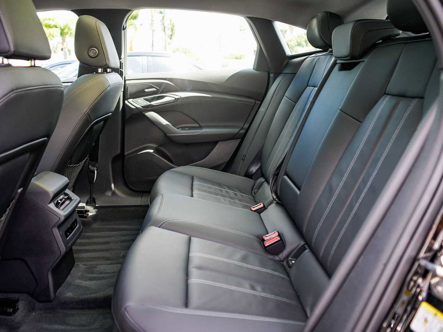 Certified 2025 Audi A6 e-tron Premium Plus w/ Premium Plus image 18