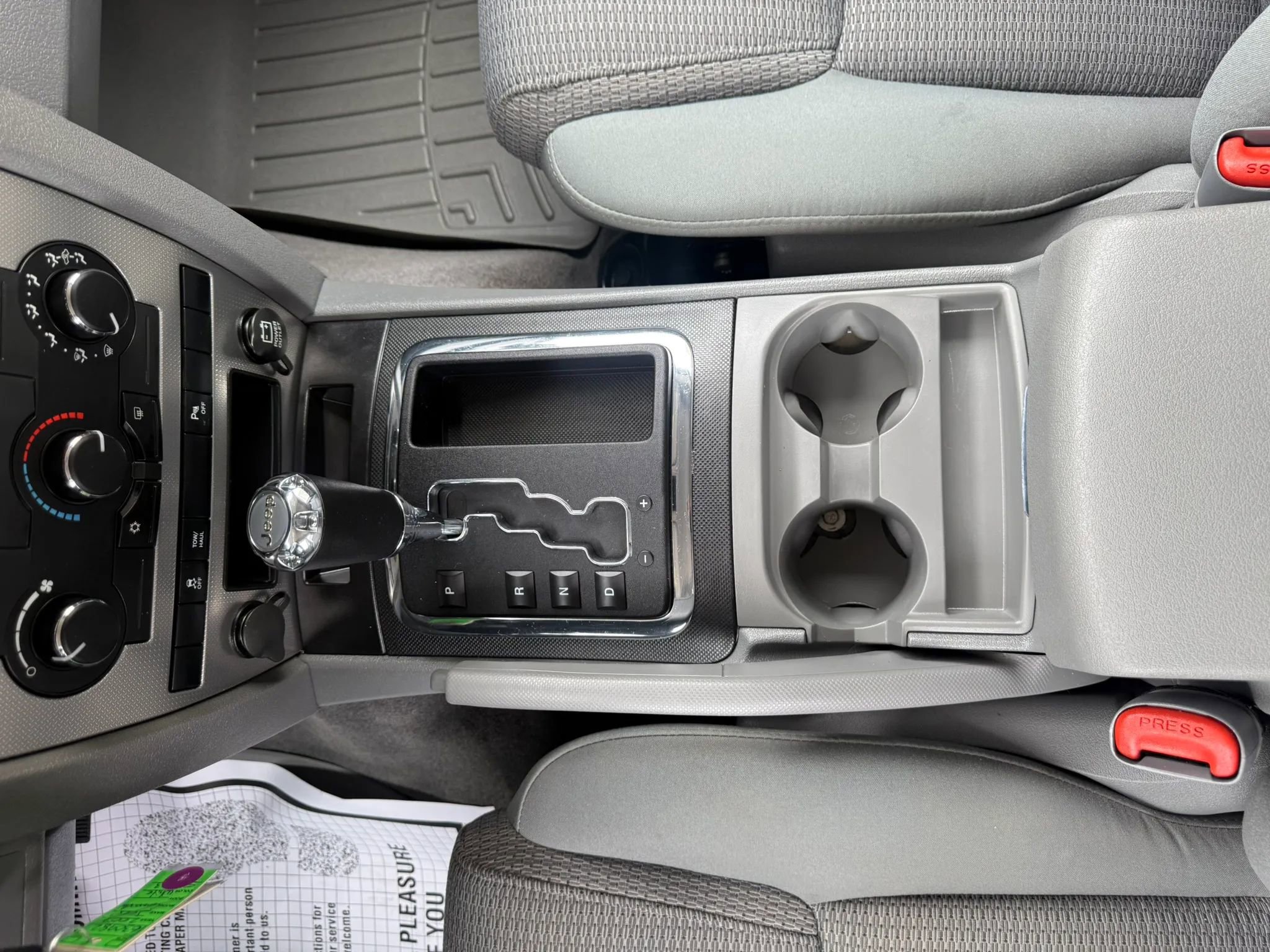 Used 2007 Jeep Commander Sport RWD image 13