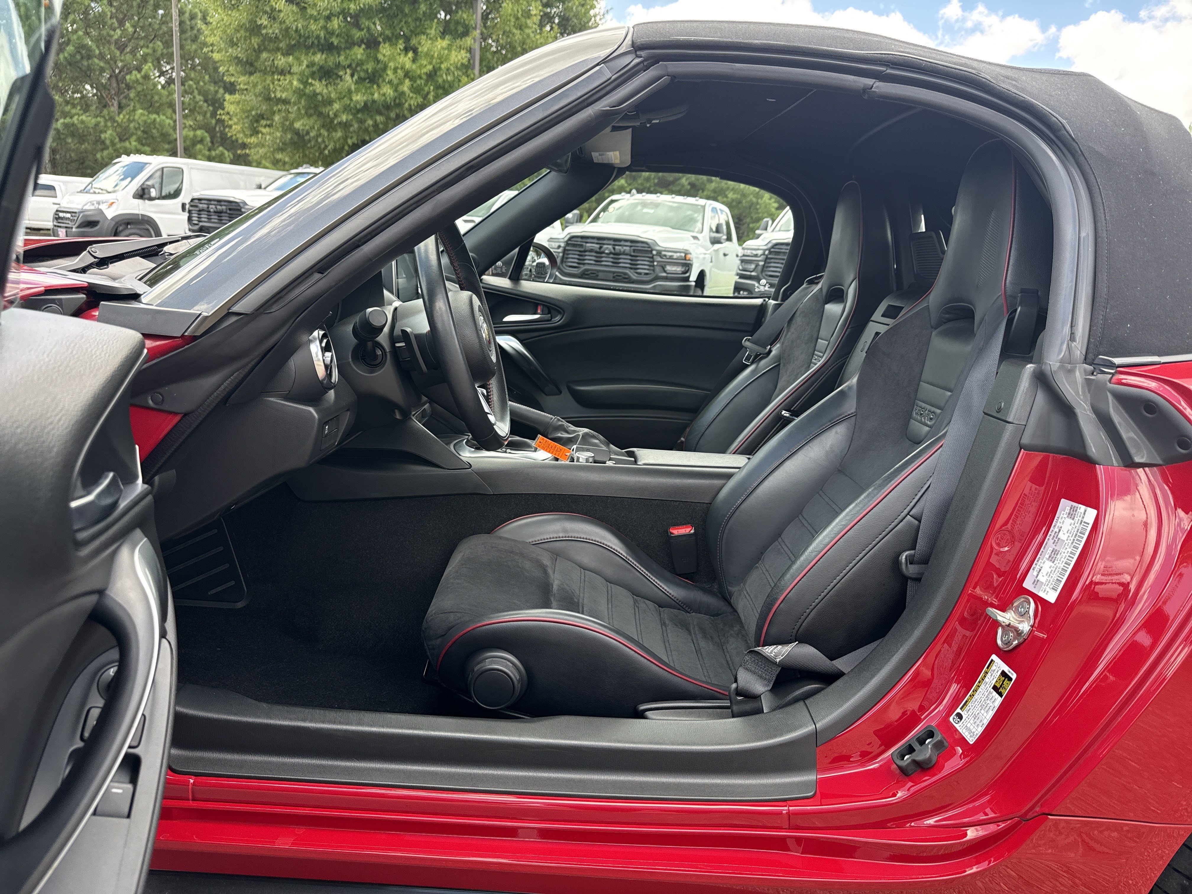 Used 2020 FIAT 124 Spider Abarth RWD image 9