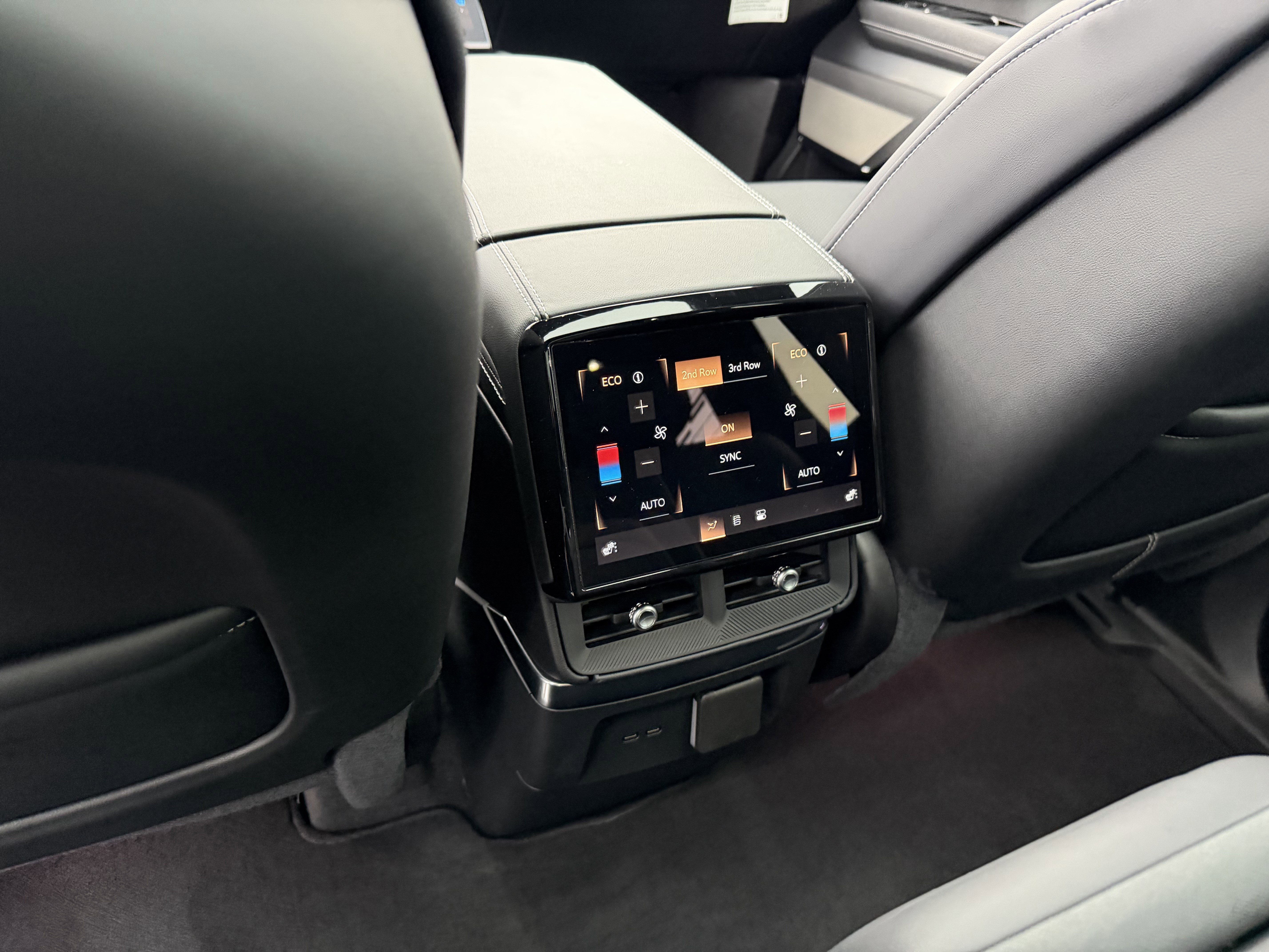 Used 2026 Cadillac Vistiq Luxury image 14