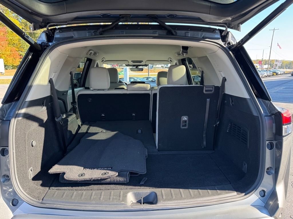 Certified 2025 Nissan Pathfinder SL image 9