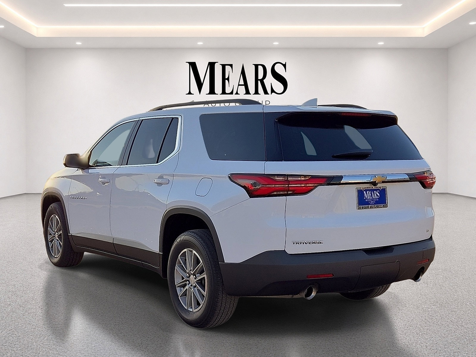 Used 2023 Chevrolet Traverse LT FWD image 3