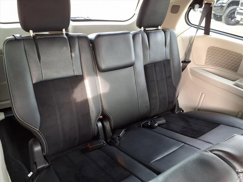 Used 2017 Dodge Grand Caravan SXT image 21