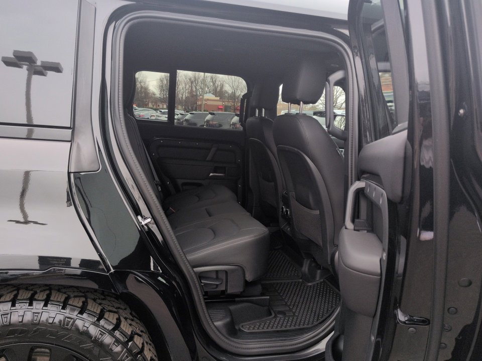 Used 2025 Land Rover Defender 130 Outbound image 29