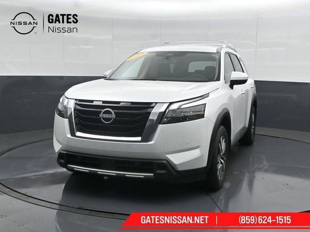 Used 2025 Nissan Pathfinder SL AWD/4WD image 6