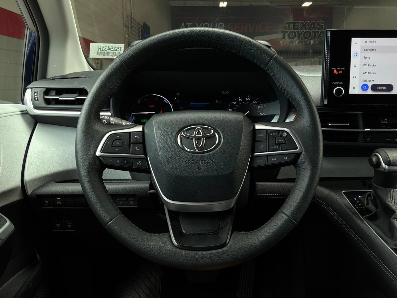 Used 2026 Toyota Sienna XLE FWD image 39