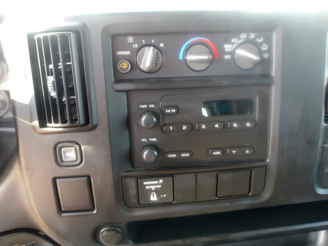 Used 2007 Chevrolet Express 2500 Passenger w/ Power and Light Package RWD image 23