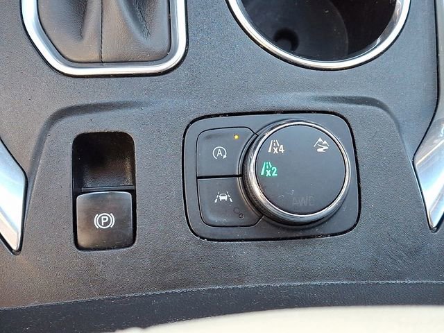 Used 2022 Chevrolet Traverse LS image 32