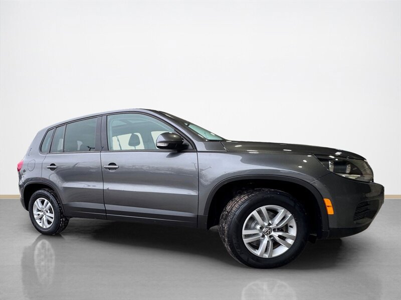Used 2013 Volkswagen Tiguan S image 2