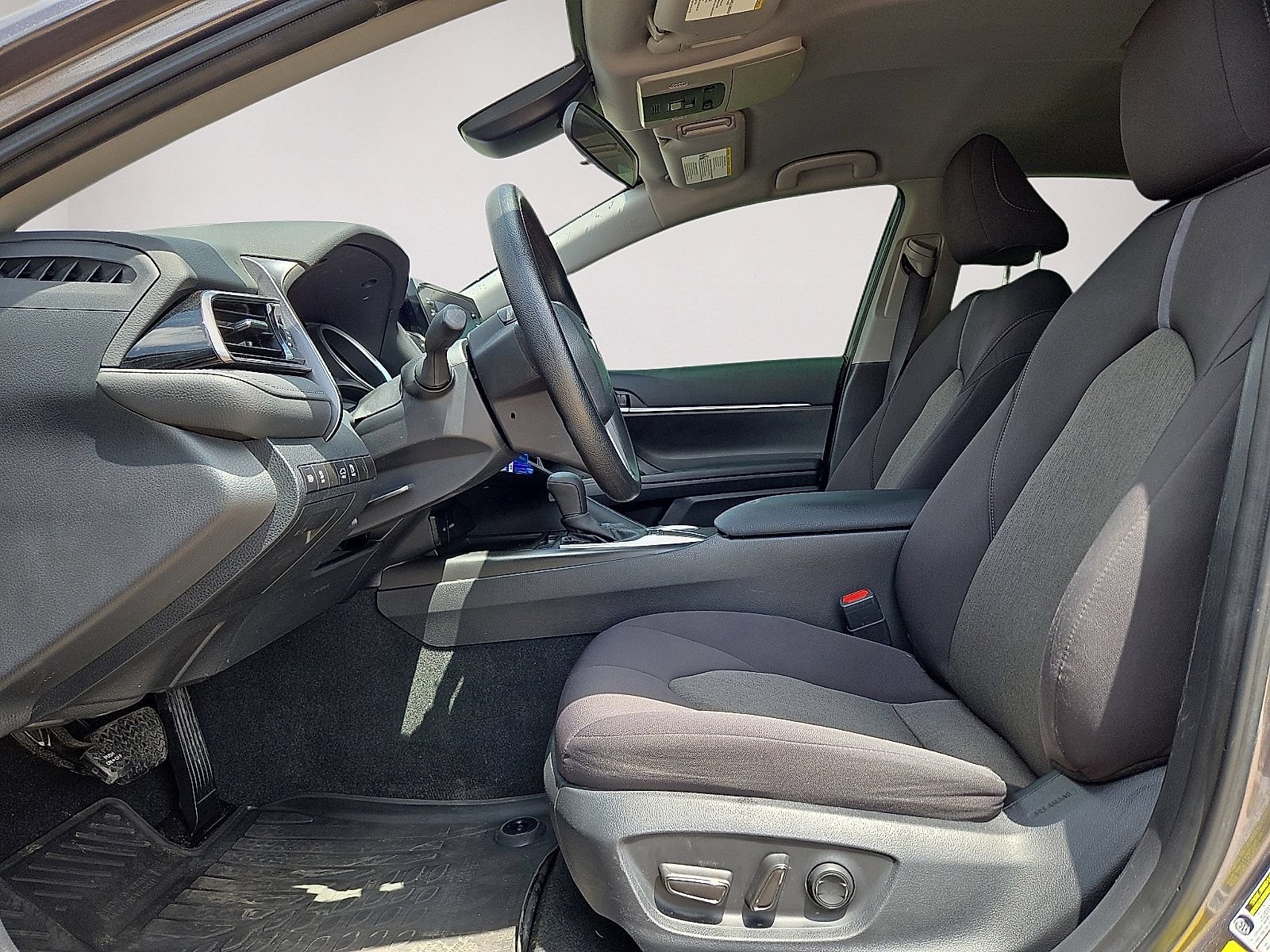 Used 2024 Toyota Camry LE FWD image 21