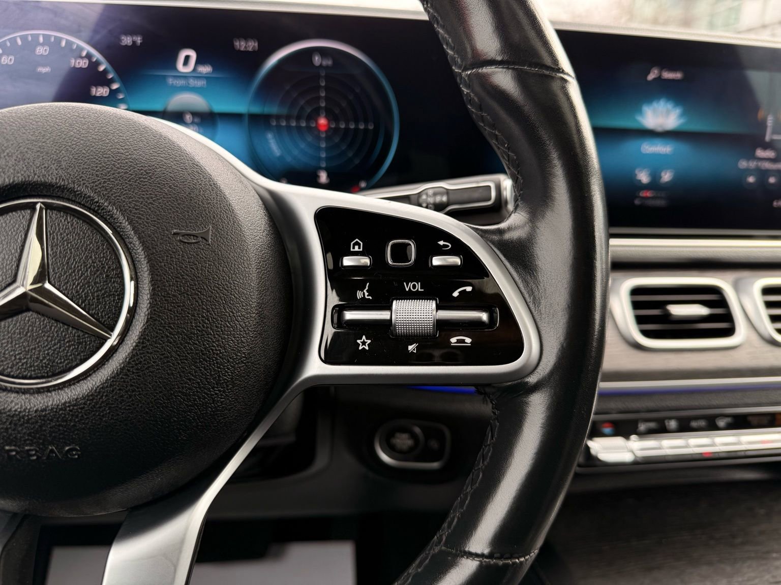 Used 2020 Mercedes-Benz GLE 350 4MATIC w/ Premium Package image 50