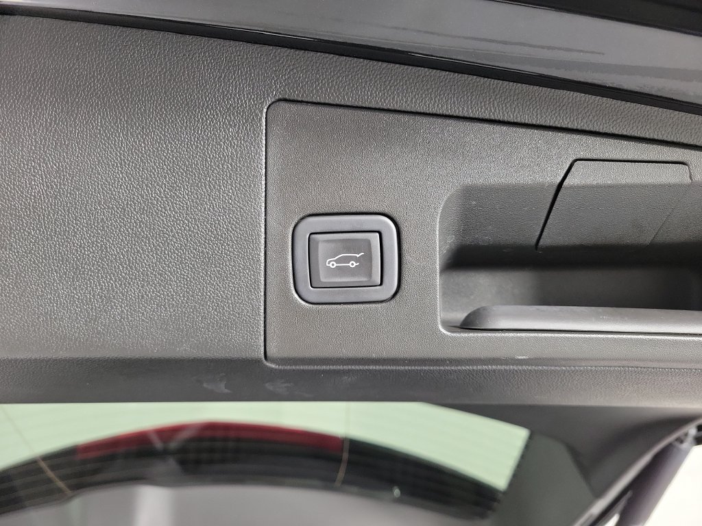 Used 2023 Cadillac XT5 Premium Luxury w/ Technology Package FWD image 10