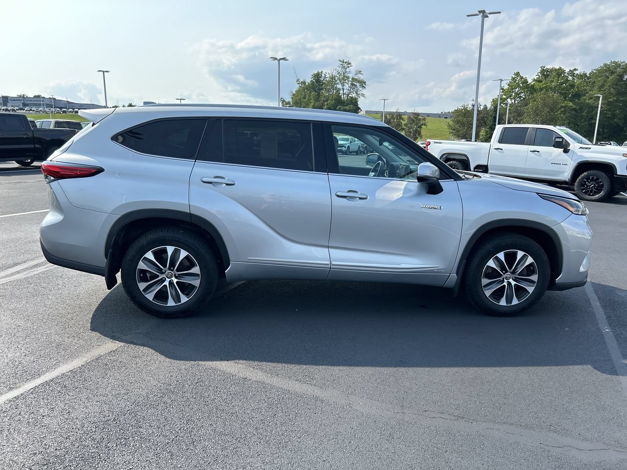Used 2021 Toyota Highlander XLE w/ Protection Package #3 (TMS) AWD/4WD image 8