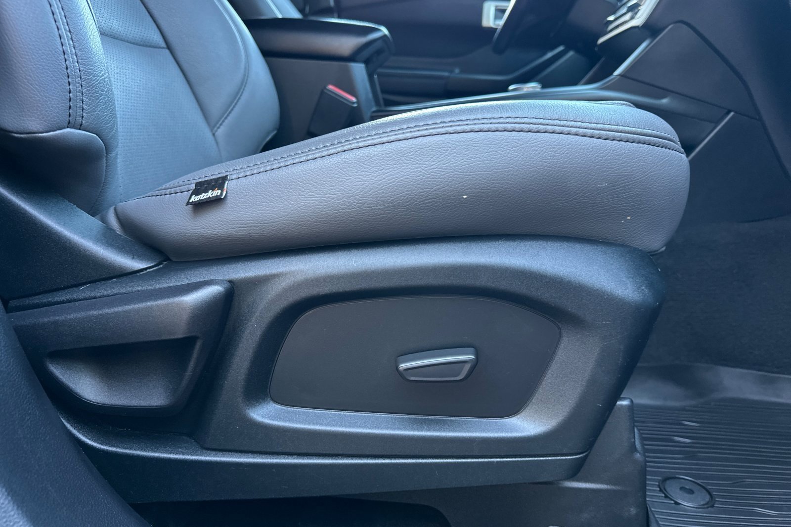 Used 2020 Ford Explorer XLT image 24