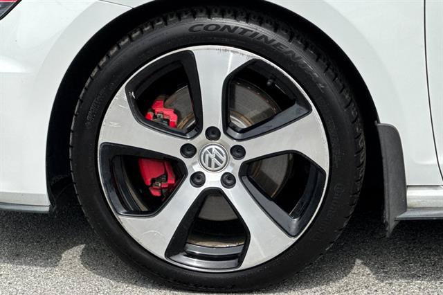 Used 2015 Volkswagen GTI SE w/ Lighting Package (SEL) FWD image 31