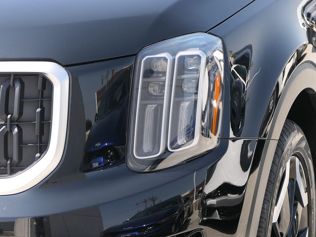 Used 2024 Kia Telluride EX w/ EX Captain's Chair Package FWD image 9